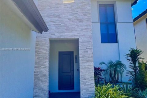 Villa ou maison à louer à Doral, Floride: 5 chambres, 319.21 m2 № 2066686 - photo 3