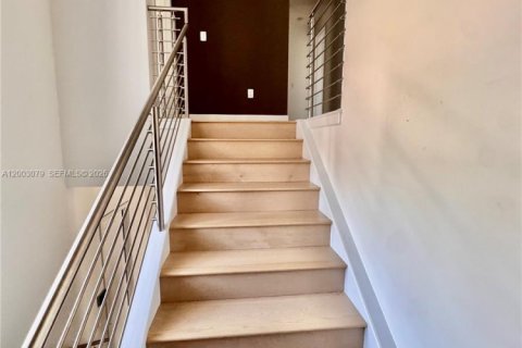 Villa ou maison à louer à Doral, Floride: 5 chambres, 319.21 m2 № 2066686 - photo 18