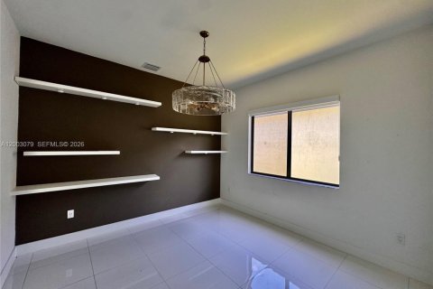 Villa ou maison à louer à Doral, Floride: 5 chambres, 319.21 m2 № 2066686 - photo 7