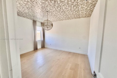 Villa ou maison à louer à Doral, Floride: 5 chambres, 319.21 m2 № 2066686 - photo 21