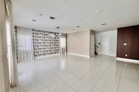 Villa ou maison à louer à Doral, Floride: 5 chambres, 319.21 m2 № 2066686 - photo 14