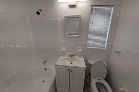 House in Miami, Florida 1 bedroom № 2003428 - photo 8