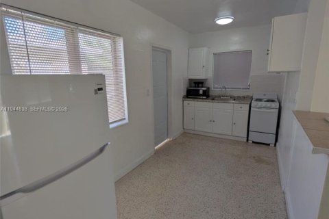 House in Miami, Florida 1 bedroom № 2003428 - photo 7