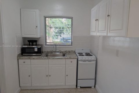 House in Miami, Florida 1 bedroom № 2003428