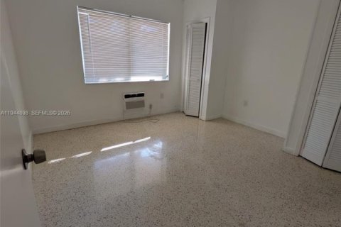 House in Miami, Florida 1 bedroom № 2003428 - photo 5