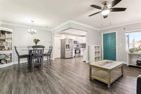 House in Delray Beach, Florida 2 bedrooms, 99.03 sq.m. № 1465850 - photo 12