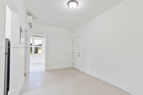 Apartamento en alquiler en Miami, Florida, 2 dormitorios, 1235.79 m2 № 1952062 - foto 7