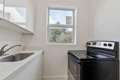 Apartamento en alquiler en Miami, Florida, 2 dormitorios, 1235.79 m2 № 1952062 - foto 6