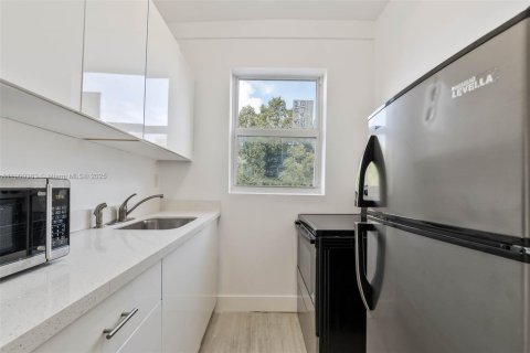 Apartamento en alquiler en Miami, Florida, 2 dormitorios, 1235.79 m2 № 1952062 - foto 5