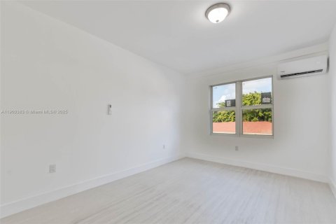 Apartamento en alquiler en Miami, Florida, 2 dormitorios, 1235.79 m2 № 1952062 - foto 10