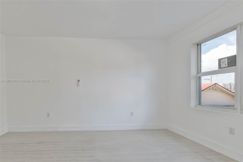 Apartamento en alquiler en Miami, Florida, 2 dormitorios, 1235.79 m2 № 1952062 - foto 9