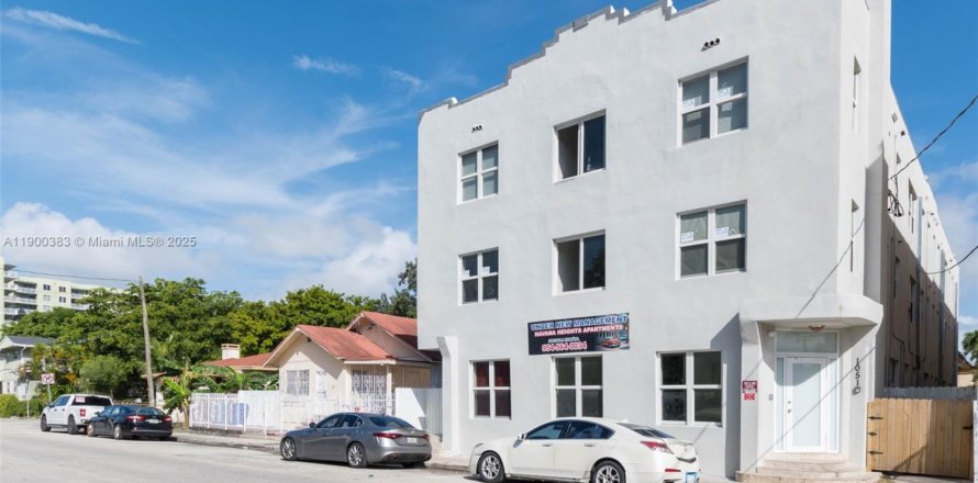 Apartamento en Miami, Florida 2 dormitorios, 1235.79 m2 № 1952062