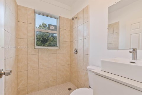 Apartamento en alquiler en Miami, Florida, 2 dormitorios, 1235.79 m2 № 1952062 - foto 8