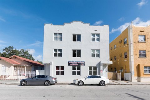 Apartamento en alquiler en Miami, Florida, 2 dormitorios, 1235.79 m2 № 1952062 - foto 2