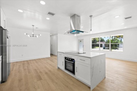 House in Lauderhill, Florida 4 bedrooms, 142.05 sq.m. № 2420675 - photo 9