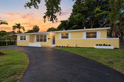 House in Lauderhill, Florida 4 bedrooms, 142.05 sq.m. № 2420675 - photo 3