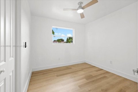 House in Lauderhill, Florida 4 bedrooms, 142.05 sq.m. № 2420675 - photo 23