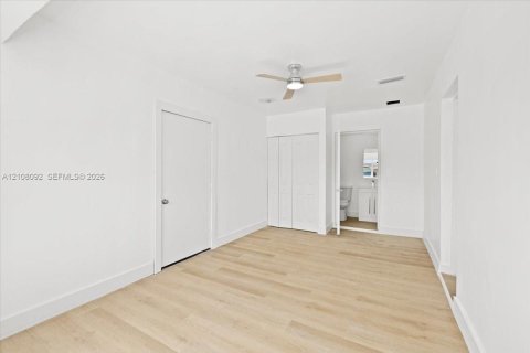 House in Lauderhill, Florida 4 bedrooms, 142.05 sq.m. № 2420675 - photo 20