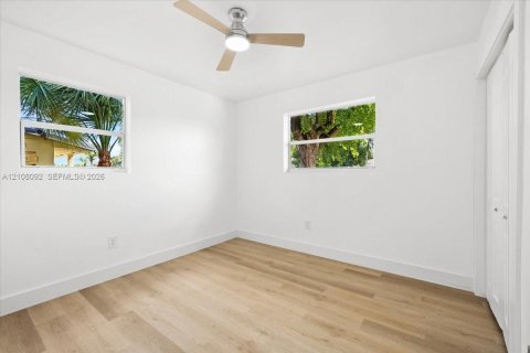 House in Lauderhill, Florida 4 bedrooms, 142.05 sq.m. № 2420675 - photo 24