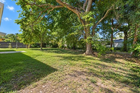 House in Lauderhill, Florida 4 bedrooms, 142.05 sq.m. № 2420675 - photo 26