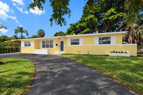 House in Lauderhill, Florida 4 bedrooms, 142.05 sq.m. № 2420675