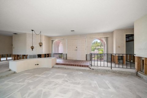 House in Largo, Florida 2 bedrooms, 237.18 sq.m. № 1783107 - photo 14