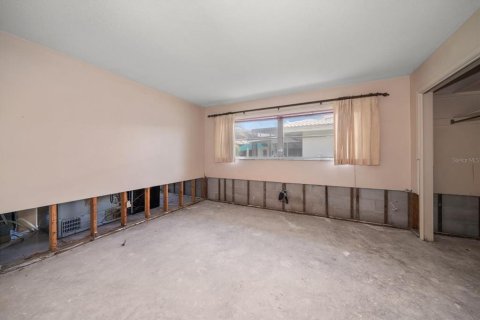 House in Largo, Florida 2 bedrooms, 237.18 sq.m. № 1783107 - photo 25