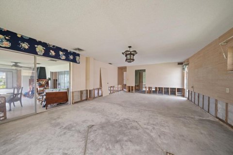House in Largo, Florida 2 bedrooms, 237.18 sq.m. № 1783107 - photo 21