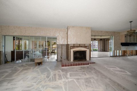 House in Largo, Florida 2 bedrooms, 237.18 sq.m. № 1783107 - photo 15