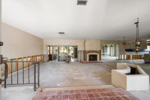 House in Largo, Florida 2 bedrooms, 237.18 sq.m. № 1783107 - photo 12