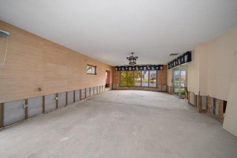 House in Largo, Florida 2 bedrooms, 237.18 sq.m. № 1783107 - photo 22