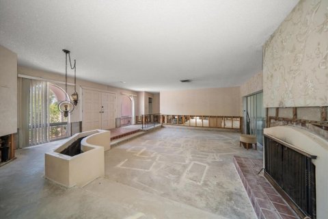 House in Largo, Florida 2 bedrooms, 237.18 sq.m. № 1783107 - photo 13