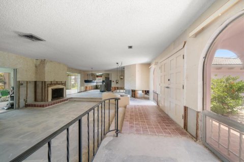 House in Largo, Florida 2 bedrooms, 237.18 sq.m. № 1783107 - photo 16