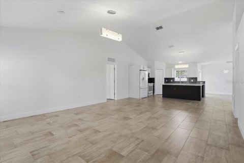 House in Palm Coast, Florida 4 bedrooms, 194.72 sq.m. № 2231191 - photo 13