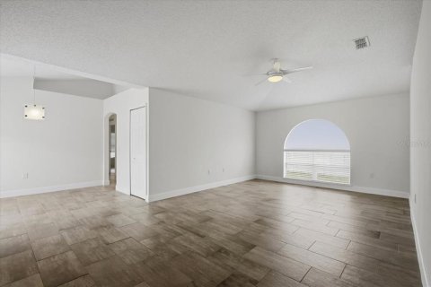 House in Palm Coast, Florida 4 bedrooms, 194.72 sq.m. № 2231191 - photo 27
