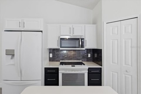 House in Palm Coast, Florida 4 bedrooms, 194.72 sq.m. № 2231191 - photo 19