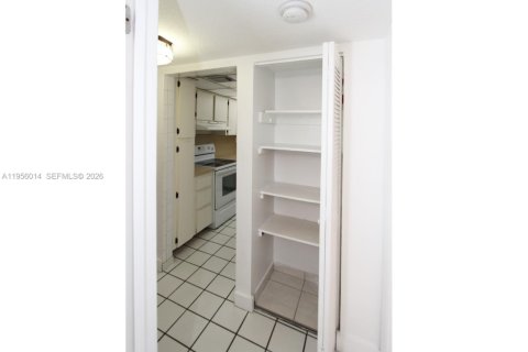 Apartamento en alquiler en Miami, Florida, 1 dormitorio, 72.09 m2 № 2010467 - foto 21