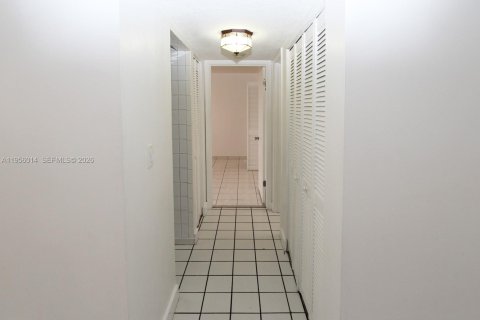 Apartamento en alquiler en Miami, Florida, 1 dormitorio, 72.09 m2 № 2010467 - foto 12