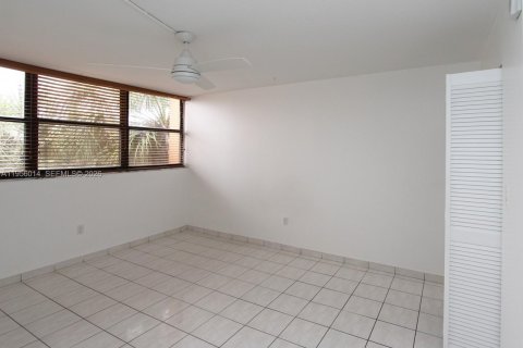 Apartamento en alquiler en Miami, Florida, 1 dormitorio, 72.09 m2 № 2010467 - foto 16
