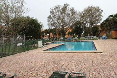 Apartamento en alquiler en Miami, Florida, 1 dormitorio, 72.09 m2 № 2010467 - foto 27