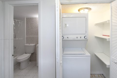 Apartamento en alquiler en Miami, Florida, 1 dormitorio, 72.09 m2 № 2010467 - foto 13
