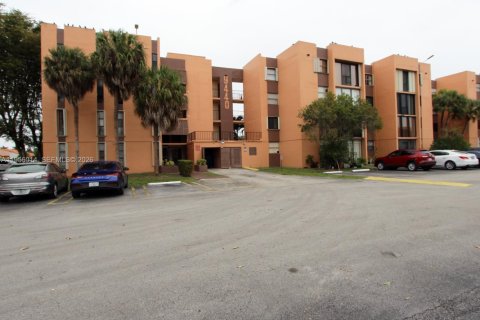 Apartamento en alquiler en Miami, Florida, 1 dormitorio, 72.09 m2 № 2010467 - foto 5