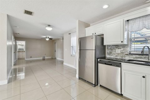 House in Largo, Florida 3 bedrooms, 120.22 sq.m. № 2206988 - photo 29