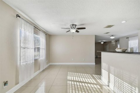 House in Largo, Florida 3 bedrooms, 120.22 sq.m. № 2206988 - photo 22