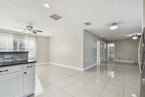 House in Largo, Florida 3 bedrooms, 120.22 sq.m. № 2206988 - photo 30