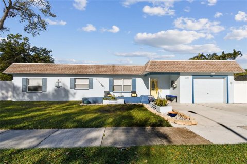 House in Largo, Florida 3 bedrooms, 120.22 sq.m. № 2206988 - photo 11