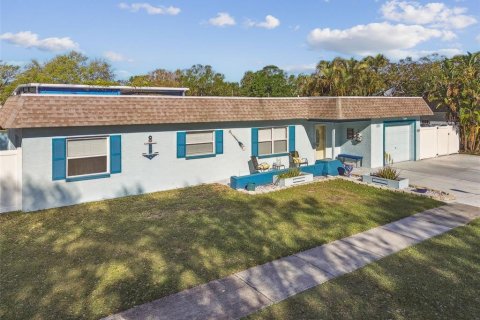 House in Largo, Florida 3 bedrooms, 120.22 sq.m. № 2206988