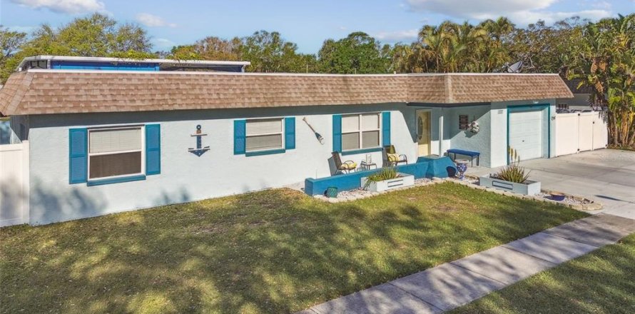 House in Largo, Florida 3 bedrooms, 120.22 sq.m. № 2206988