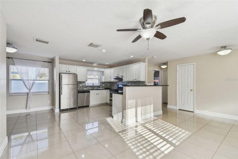 House in Largo, Florida 3 bedrooms, 120.22 sq.m. № 2206988 - photo 24