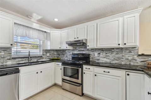 House in Largo, Florida 3 bedrooms, 120.22 sq.m. № 2206988 - photo 27